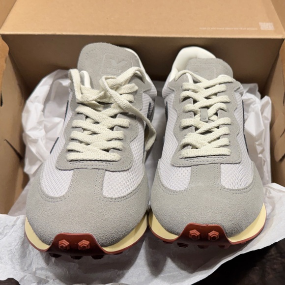 Veja Rio Branco Alveomesh - Light Grey and Black Athletic Shoes - New in Box - Picture 5 of 5